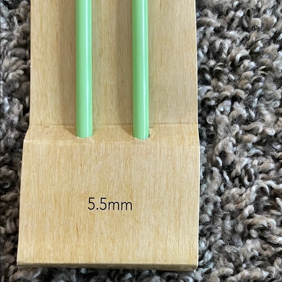 Crafters Square Set Green Plastic Knitting Needles - Picture 3 of 4
